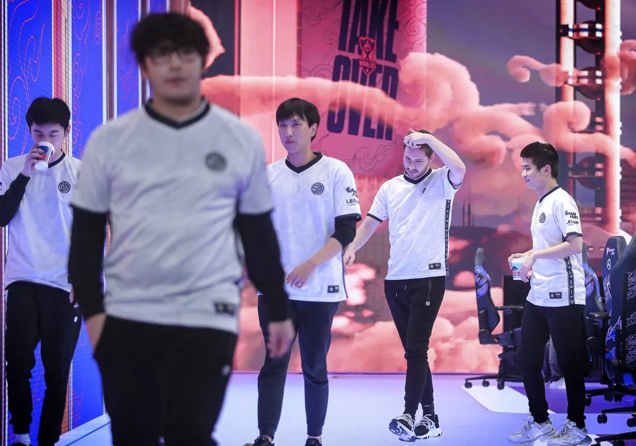Worlds group stage