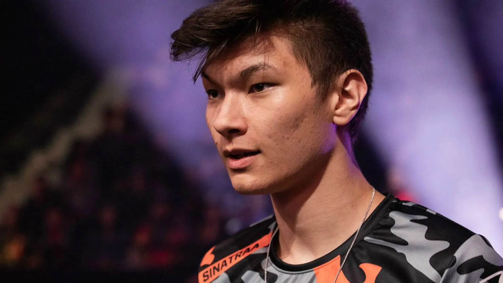 Sinatraa wearing a San Francisco Shock jersey in the Overwatch League before moving to VALORANT
