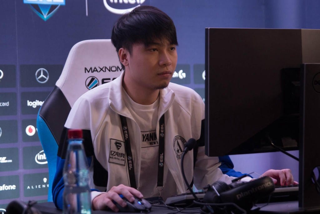 Team Aster boboka playing in Perfect World DPC China