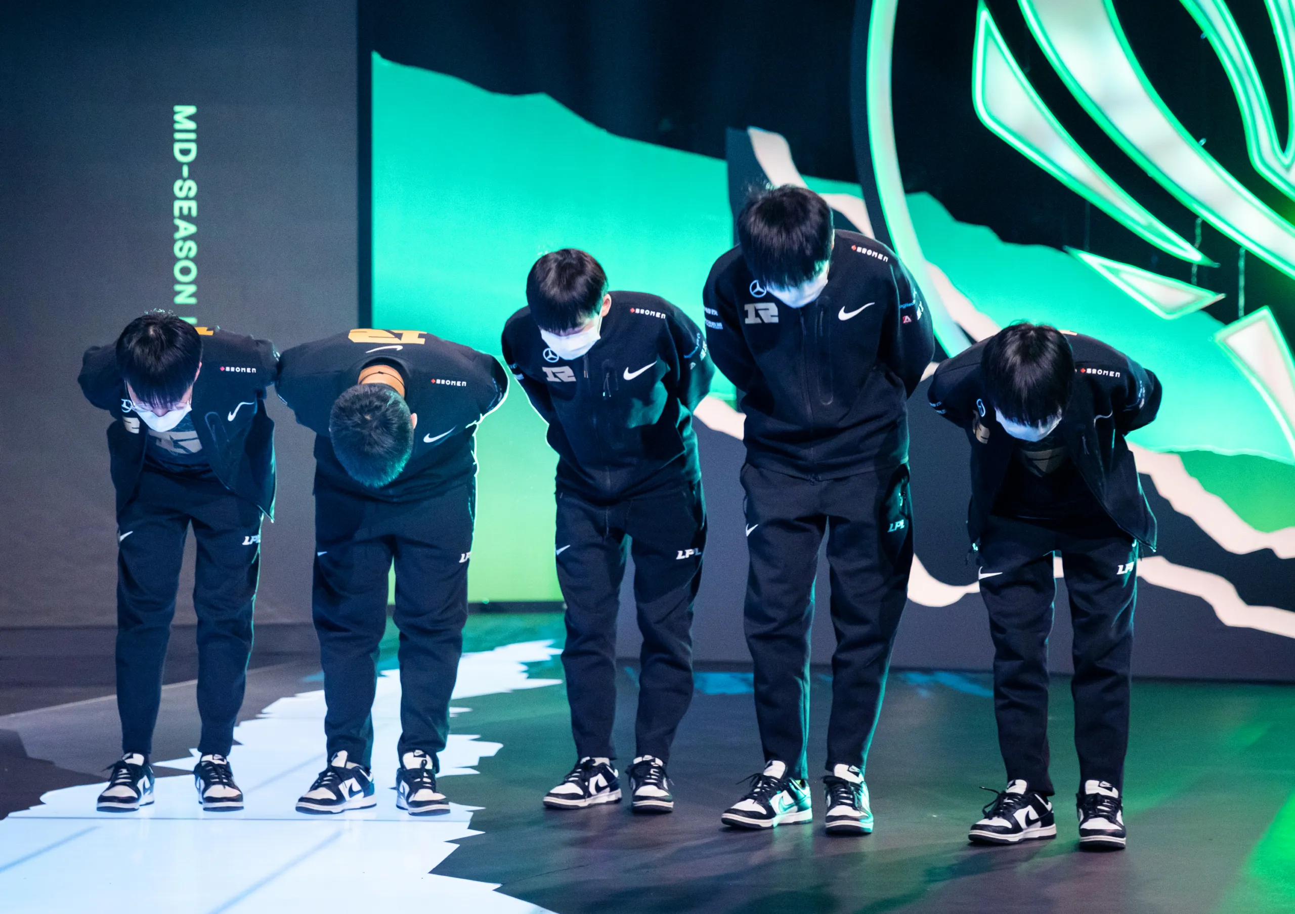 RNG bow to the cameras after a win at MSI 2021