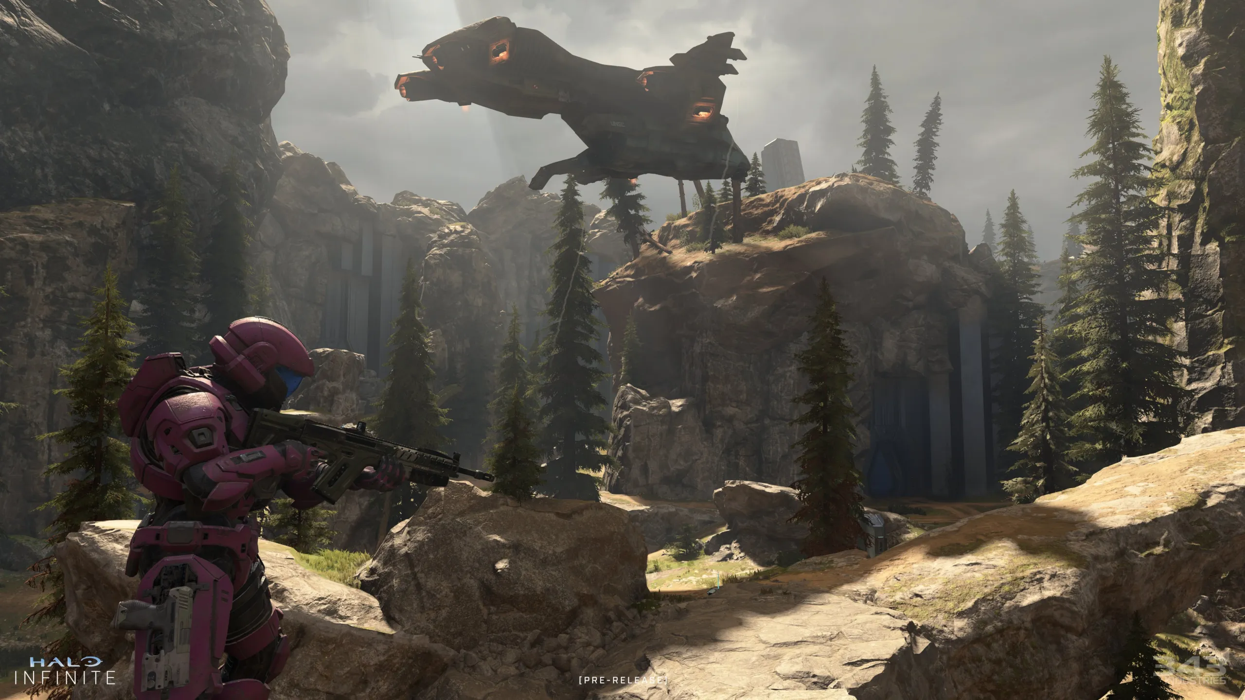 Halo Infinite multiplayer image of player and hovercraft