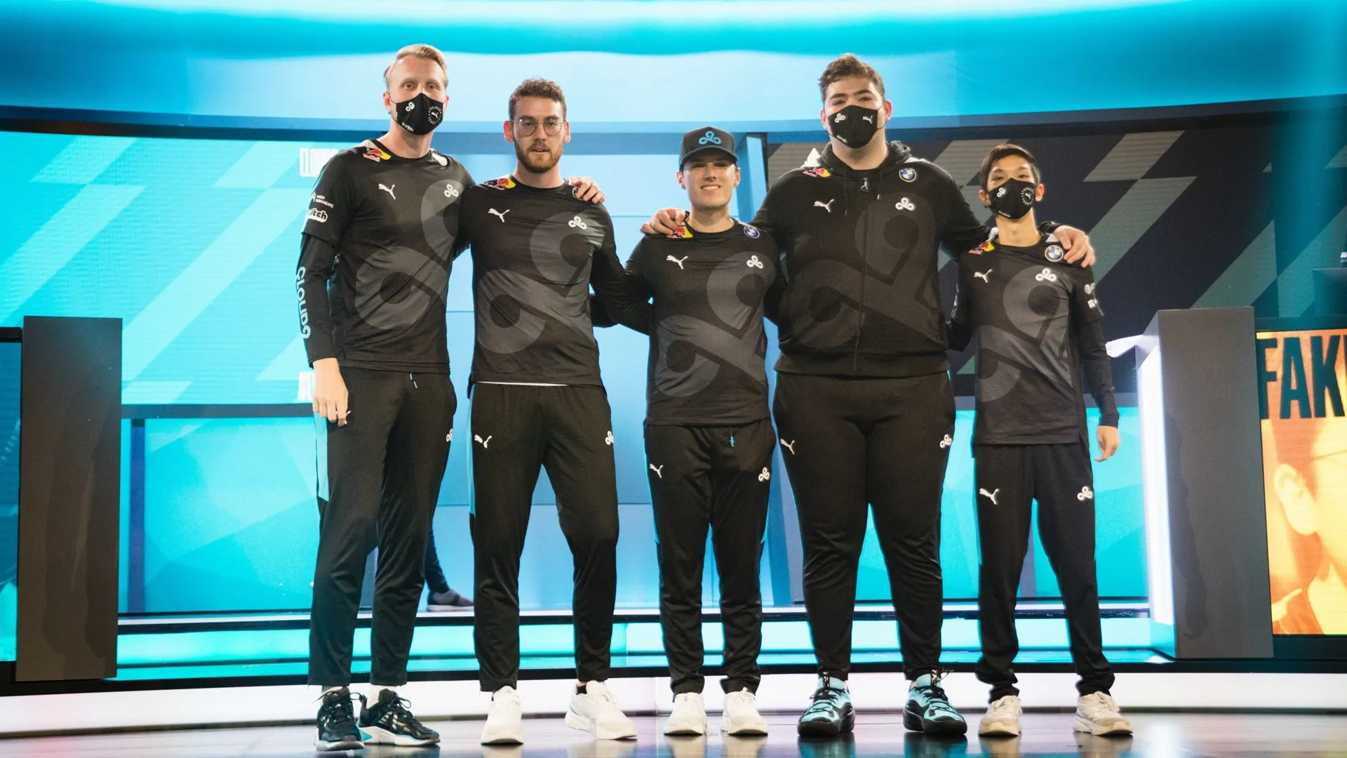 Cloud9 posing after a game