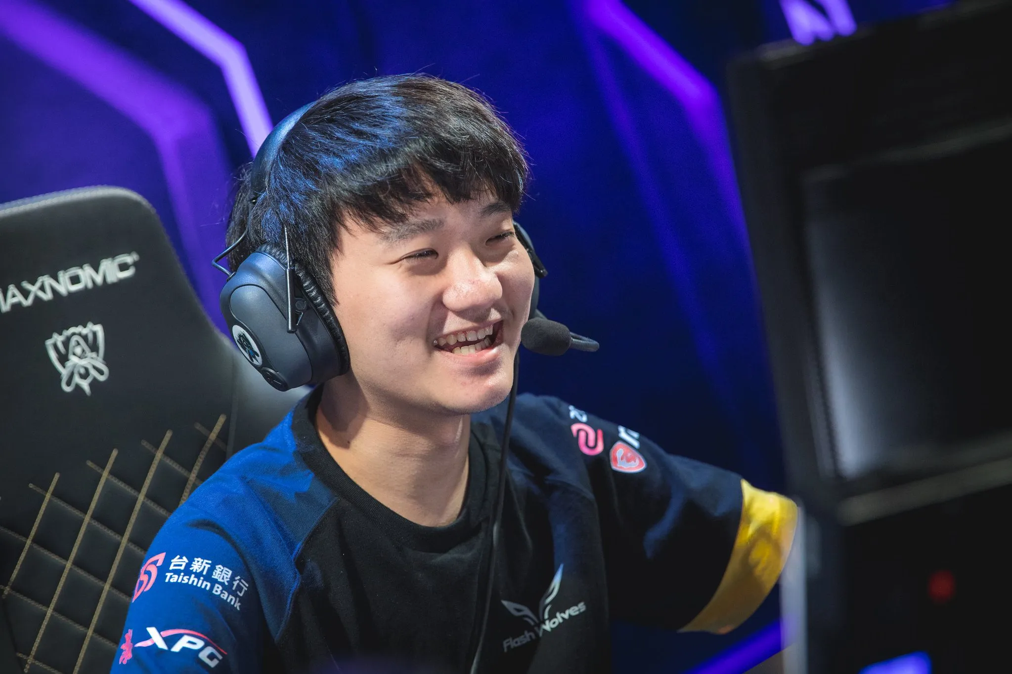 Flash Wolves SwordArt smiles at Worlds 2018