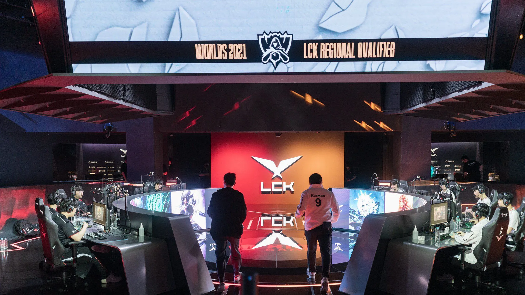 Hanwha Life Esports gear up to face NSR. Hanwha Life Esports Worlds