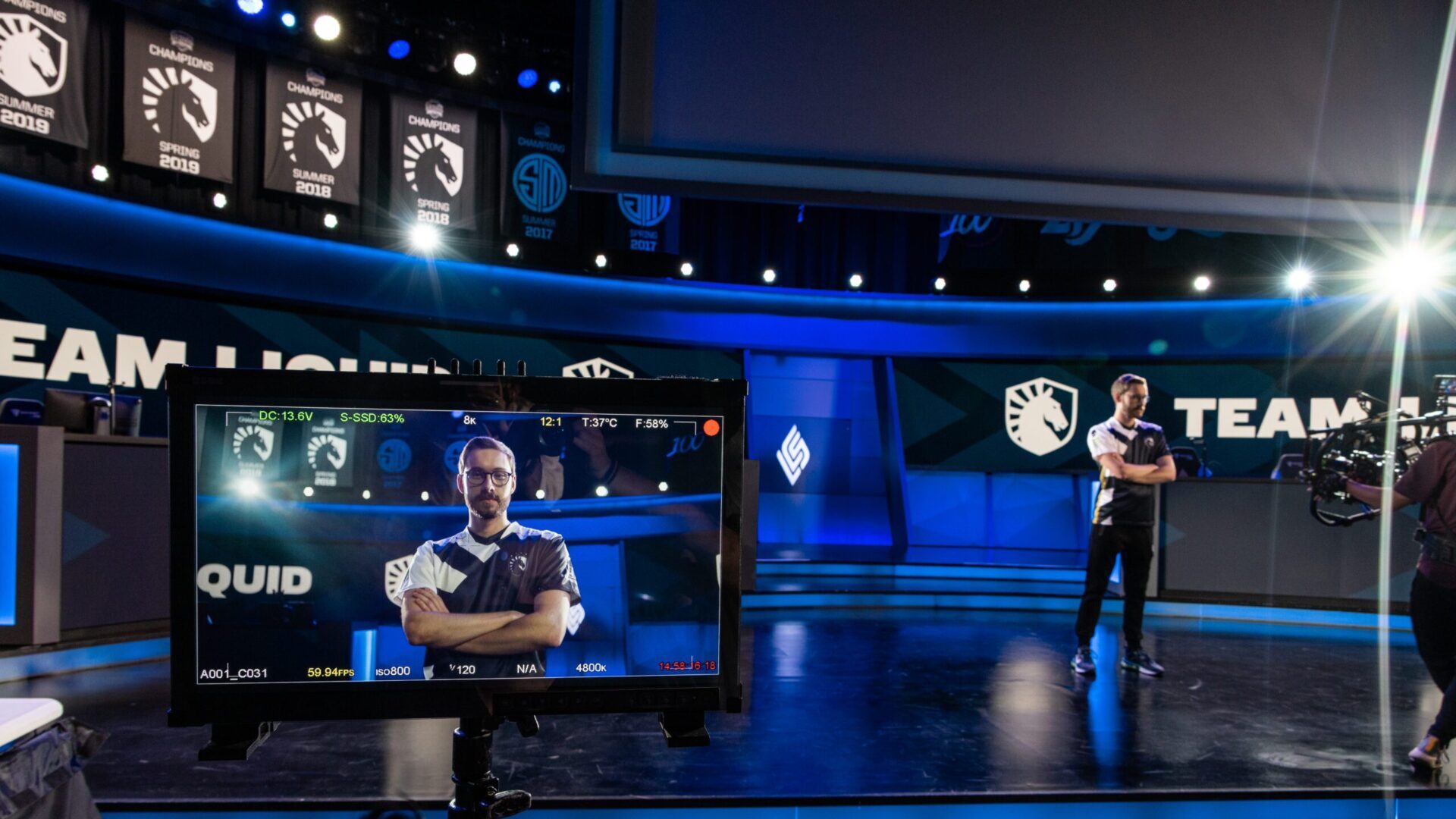 Bjergsen in a Team Liquid jersey