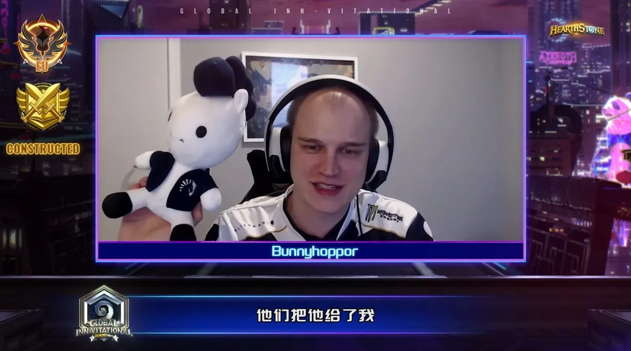 Bunnyhopper and Blue in the Hearthstone Global Inn-vitational promotion video