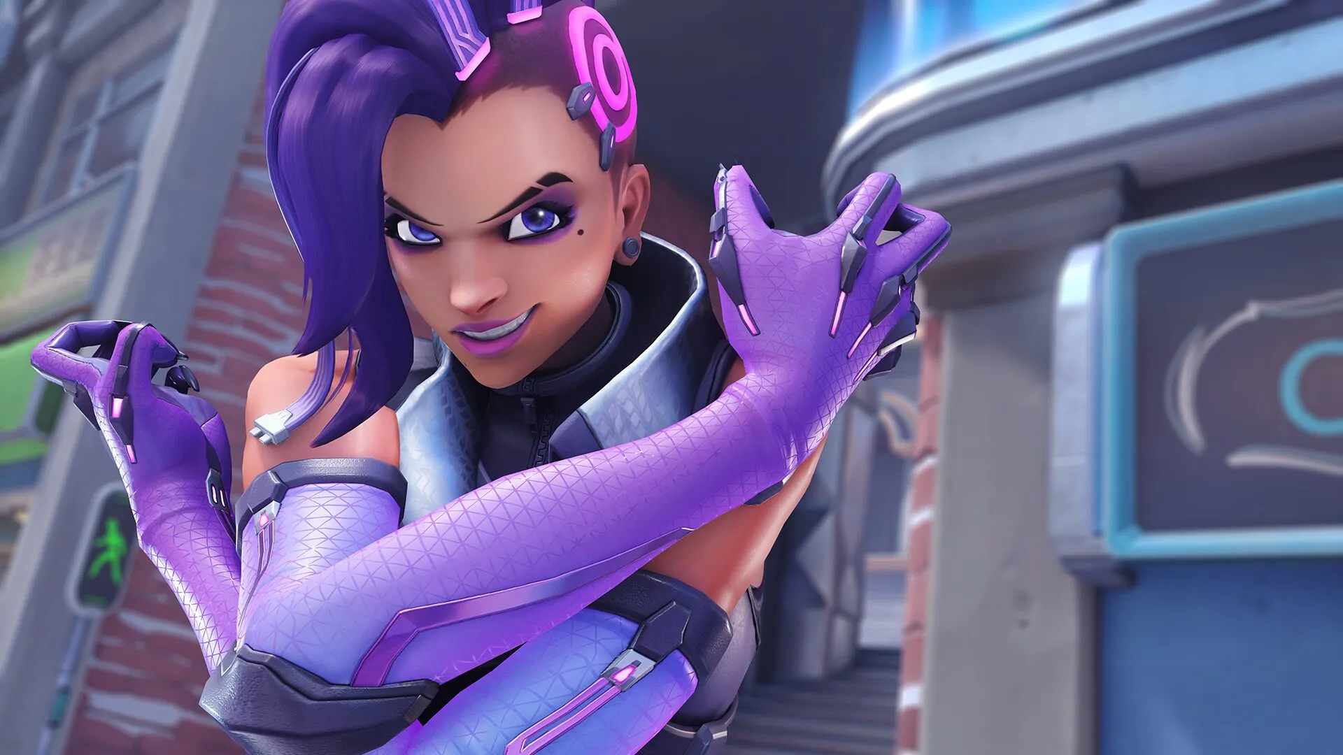 Overwatch 2 Sombra posing for battle